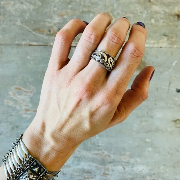 ♥️ Artisan ♥️ Vintage Sterling Silver Floral Ring - Picture 3 of 13